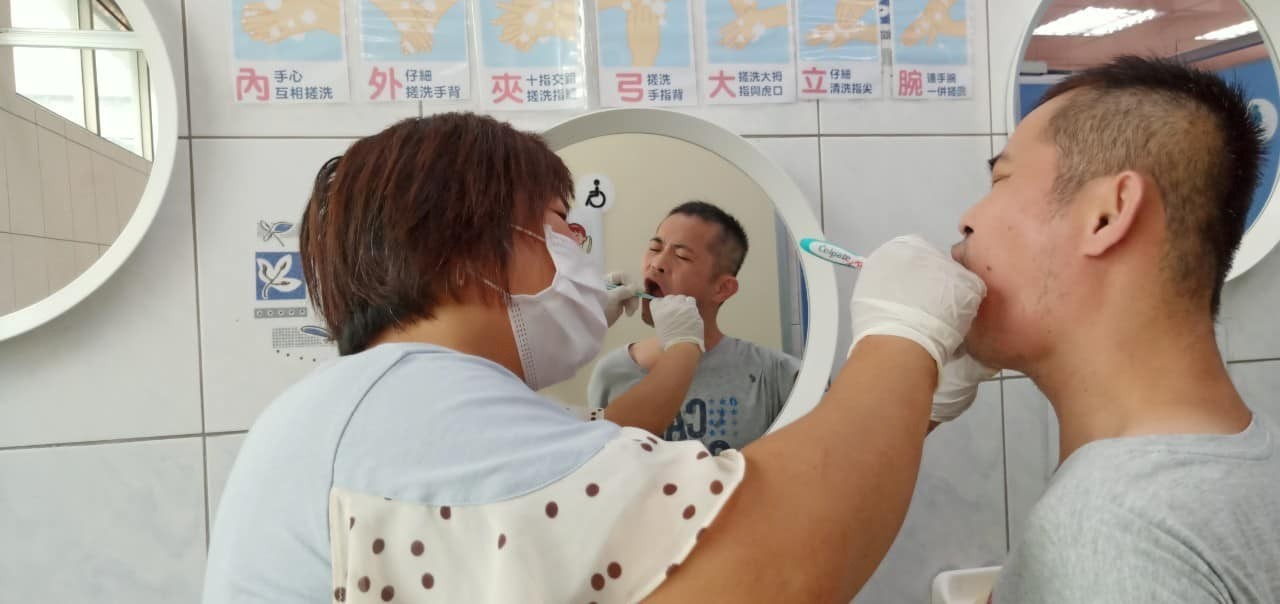 教保組長-汪怡伶:甜蜜的負擔(標題圖檔)