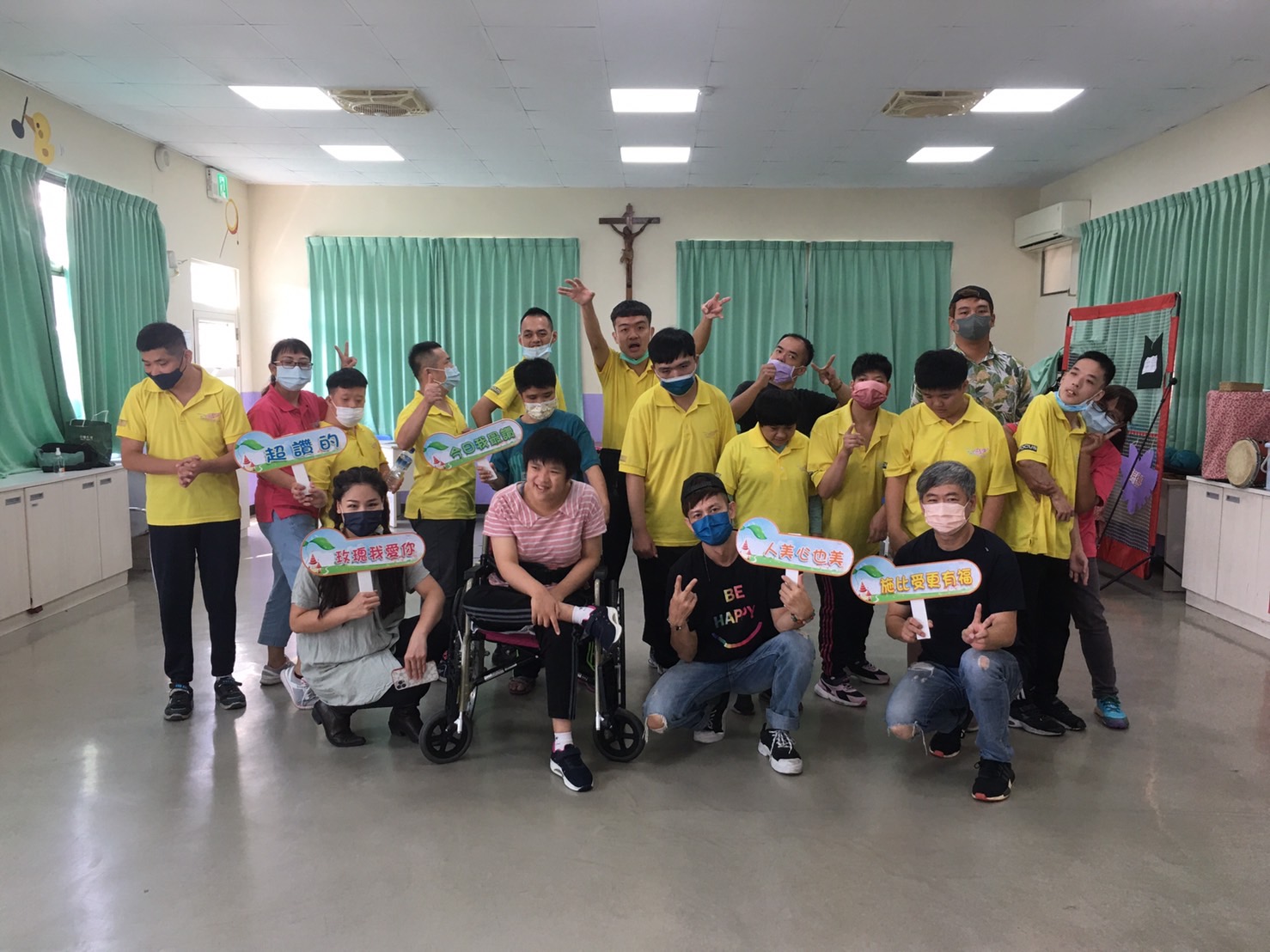 熟悉的愛心義剪團隊(標題圖檔)