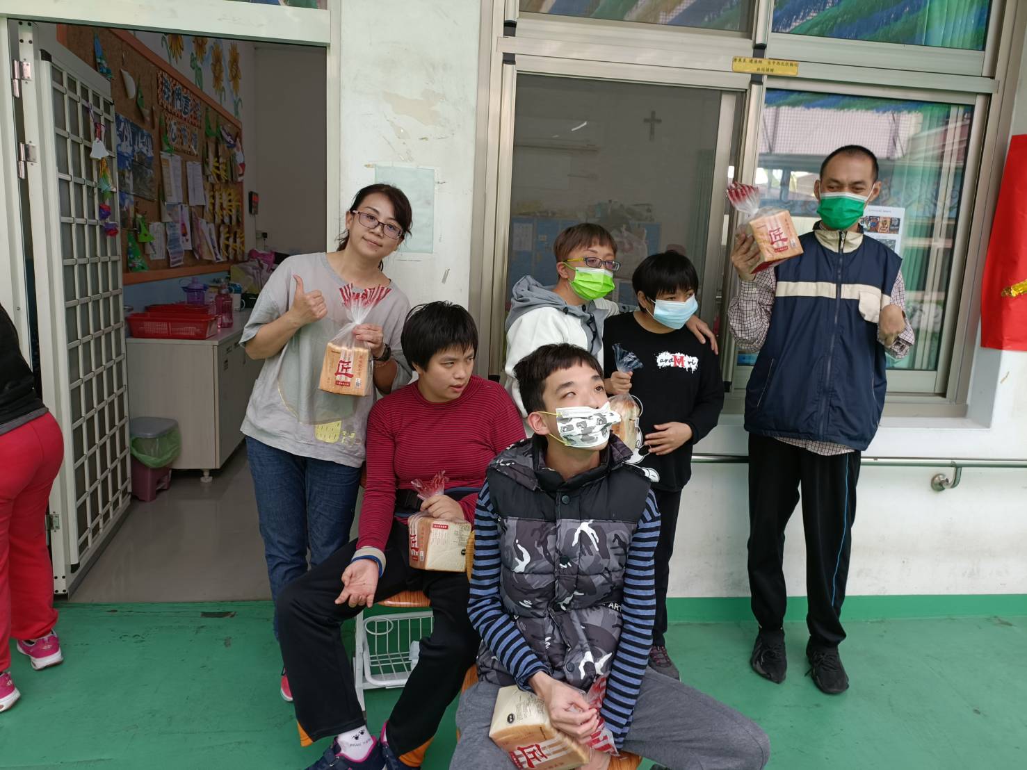 【小小關懷，大大溫暖】(標題圖檔)