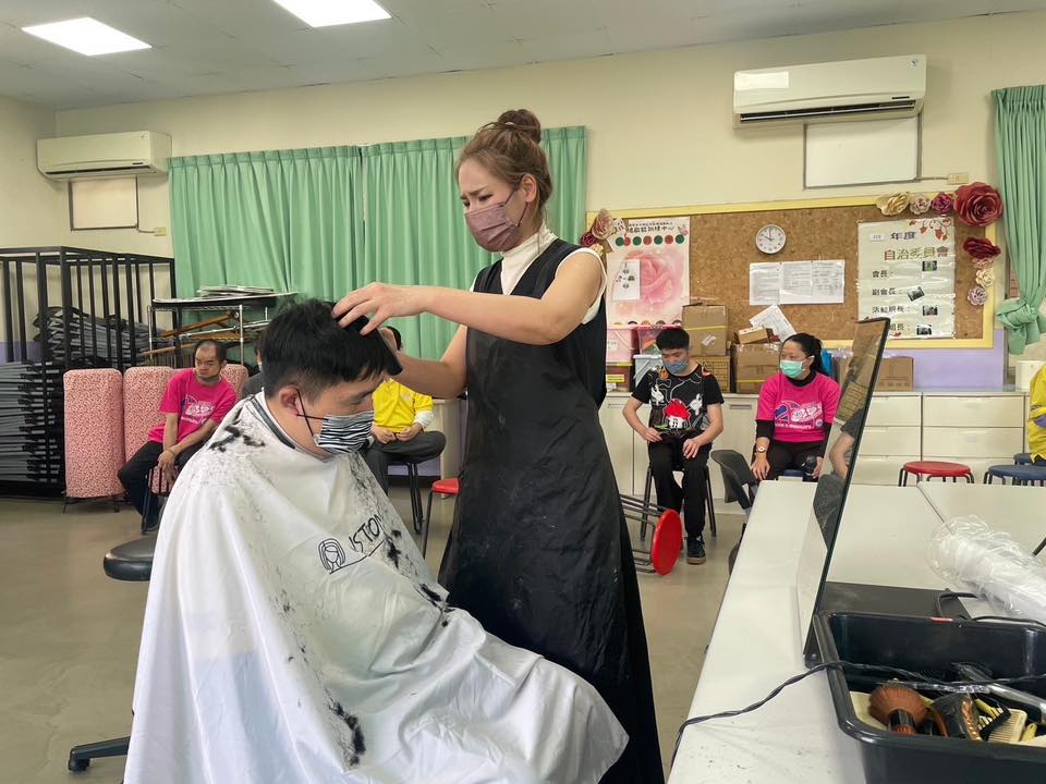 義剪團隊來囉～(標題圖檔)