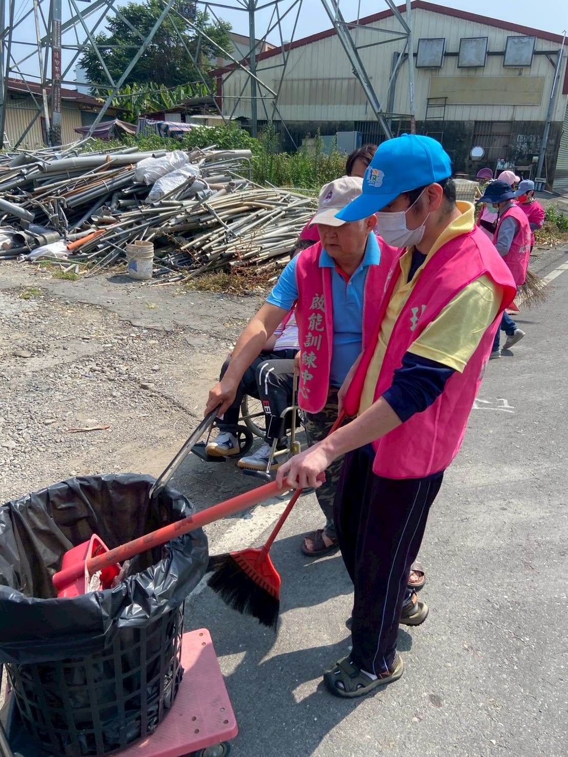 📢【小小力量，大大溫暖：玫瑰環保小尖兵出動！】🧹(標題圖檔)